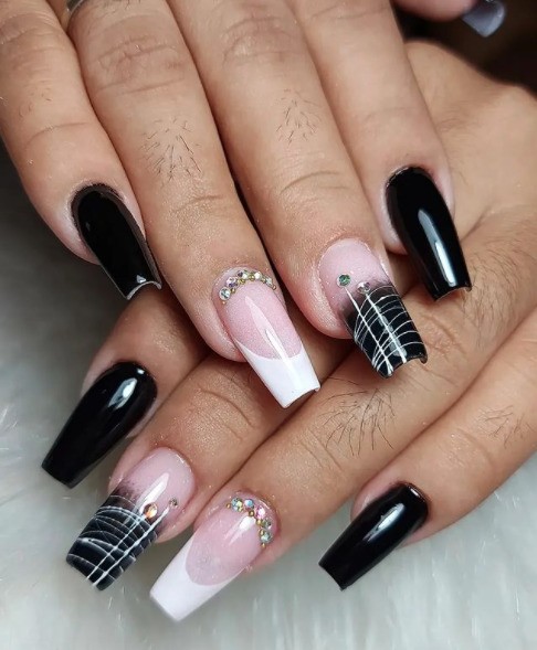 Unhas Pretas Minimalistas: Elegância e Simplicidade para o Dia a Dia