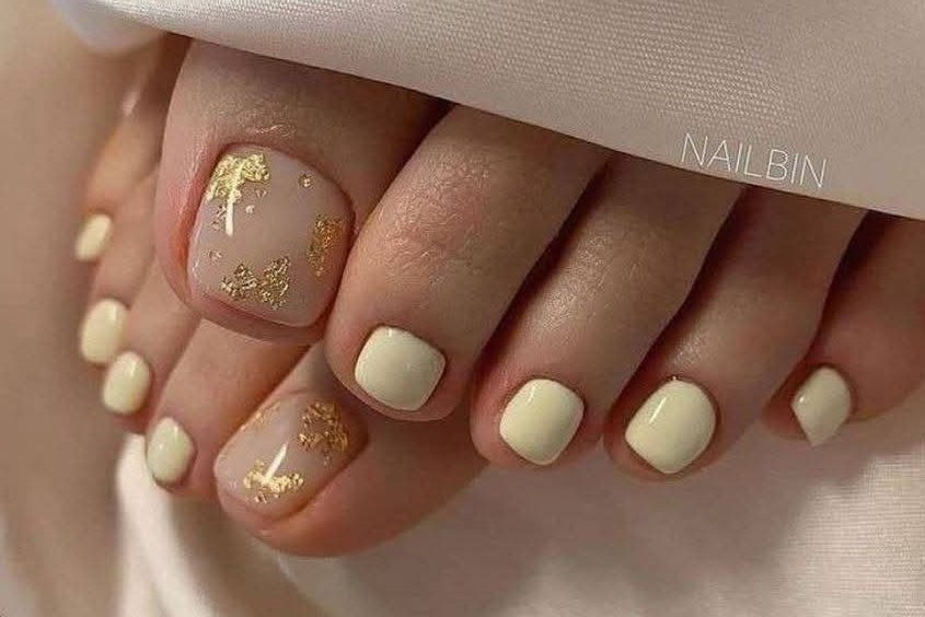 Como Fazer Unhas Decoradas com Folha de Ouro em Casa