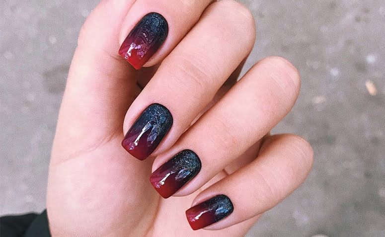 Inspirações de Unhas Degradê com Glitter para o Carnaval e Festas