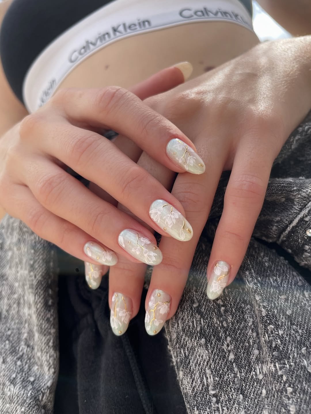 Elegância e Boas Energias
2. Descubra o Significado das Cores nas Unhas para o Réveillon 2026
3. Tendências de Unhas para 2026: Do Minimalismo ao Glamour
4. Inspire-se: Ideias de Unhas Decoradas para um Ano Novo Radiante
5. Unhas de Gel e Acrigel: Aposta Certa para o Ano Novo 2026