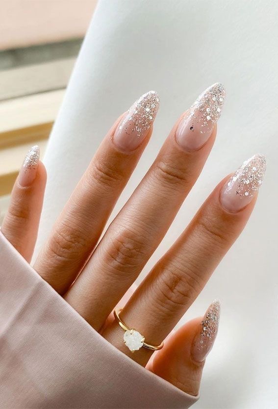 Elegância e Boas Energias
2. Descubra o Significado das Cores nas Unhas para o Réveillon 2026
3. Tendências de Unhas para 2026: Do Minimalismo ao Glamour
4. Inspire-se: Ideias de Unhas Decoradas para um Ano Novo Radiante
5. Unhas de Gel e Acrigel: Aposta Certa para o Ano Novo 2026
