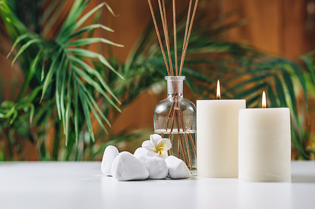 5 ideias de títulos:
1. Guia Completo: Como Escolher o Aroma Ideal de Vela para Cada Ambiente da Sua Casa
2. Velas Aromáticas: Descubra os Benefícios da Aromaterapia e Transforme Seu Lar
3. Cera Vegetal vs. Parafina: Qual a Melhor Escolha para Suas Velas Aromáticas?
4. Dicas Essenciais para uma Experiência Perfeita com Velas Aromáticas
5. Onde Encontrar Velas Aromáticas de Qualidade: Marcas e Lojas Recomendadas