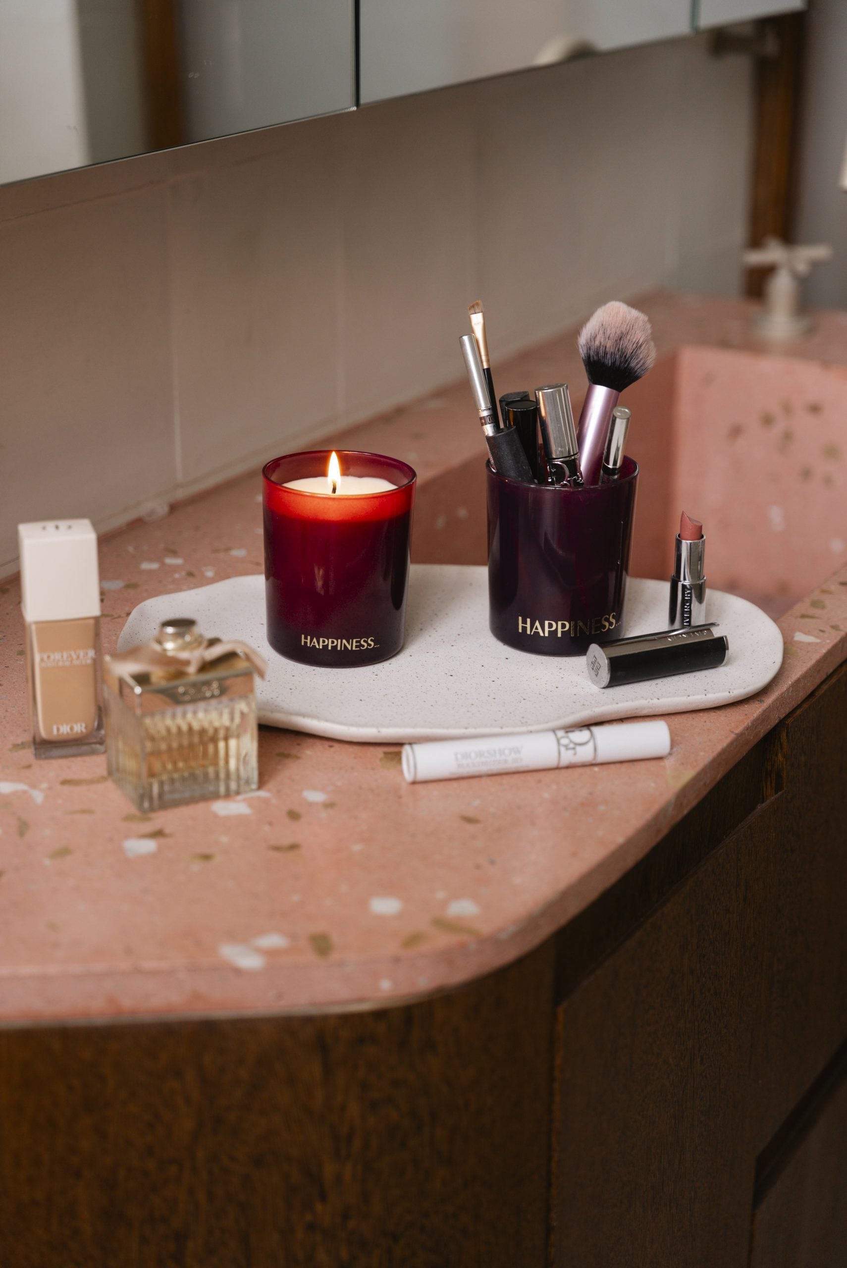 5 ideias de títulos:
1. Guia Completo: Como Escolher o Aroma Ideal de Vela para Cada Ambiente da Sua Casa
2. Velas Aromáticas: Descubra os Benefícios da Aromaterapia e Transforme Seu Lar
3. Cera Vegetal vs. Parafina: Qual a Melhor Escolha para Suas Velas Aromáticas?
4. Dicas Essenciais para uma Experiência Perfeita com Velas Aromáticas
5. Onde Encontrar Velas Aromáticas de Qualidade: Marcas e Lojas Recomendadas