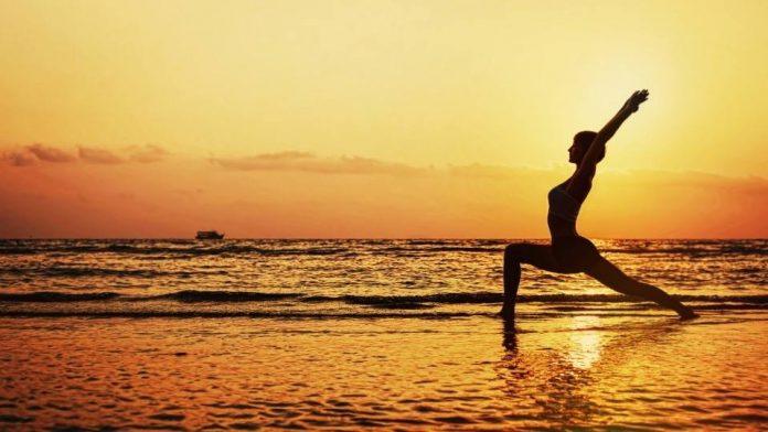 SUP Yoga vs. Yoga Aquática: Qual Modalidade na Água é Ideal para Você?
