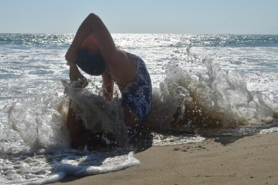 Benefícios Inesperados da Yoga na Praia para Sua Saúde Mental
