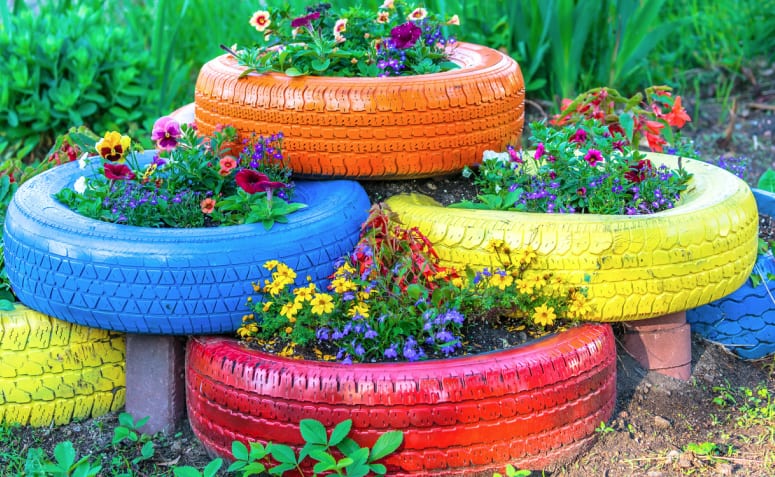 jardim de pneus reciclados